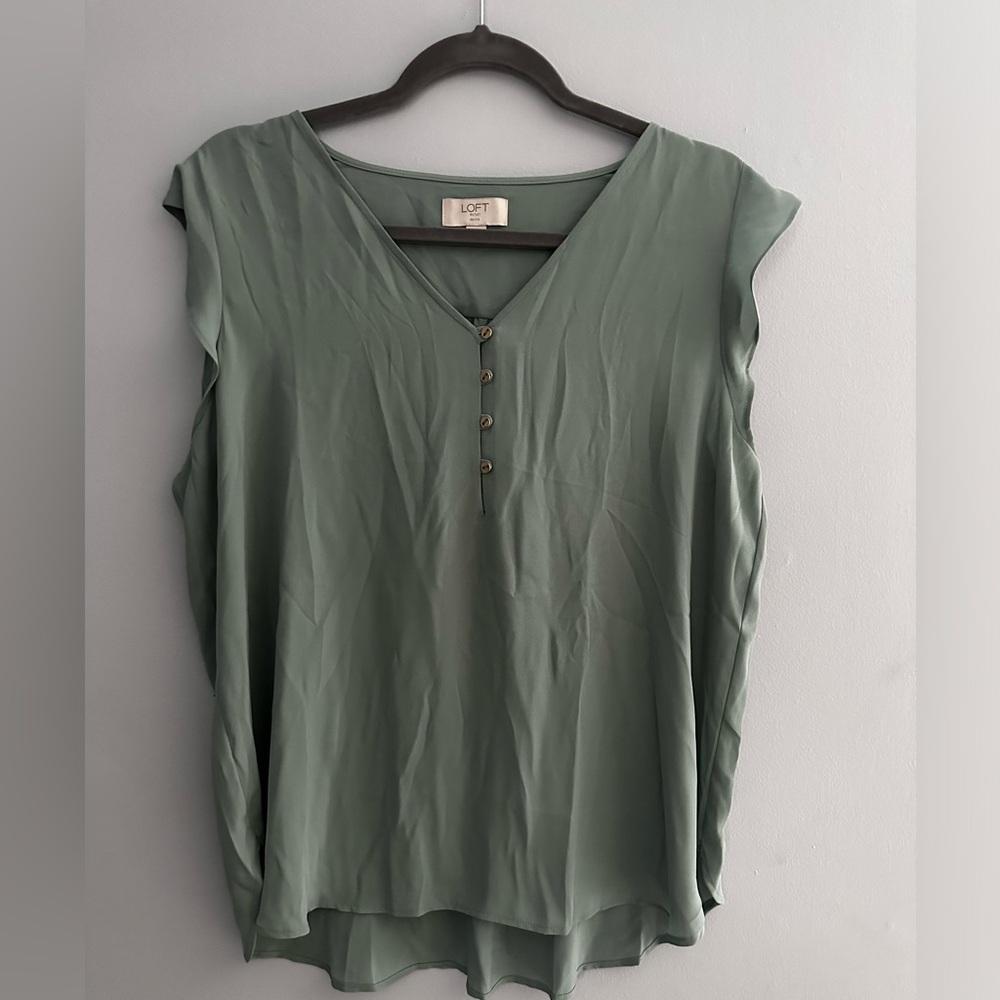 Sleeveless light green blouse, size large petite